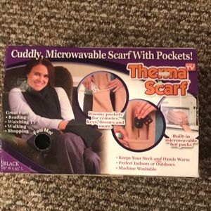 Thermos scarf cuddly, microwavable scarf with pockets